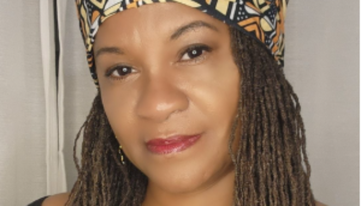 Multi-wear Magic Headwrap on natural hair.